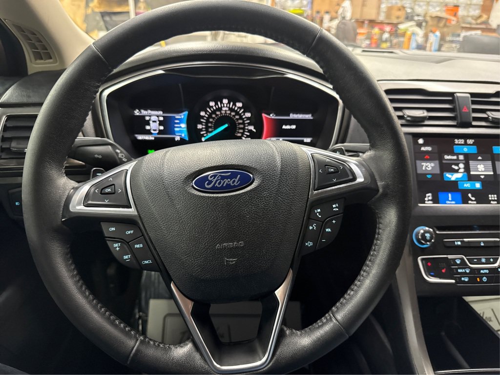 Used 2017 Ford Fusion SE w/ Fusion SE Technology Package FWD image 26