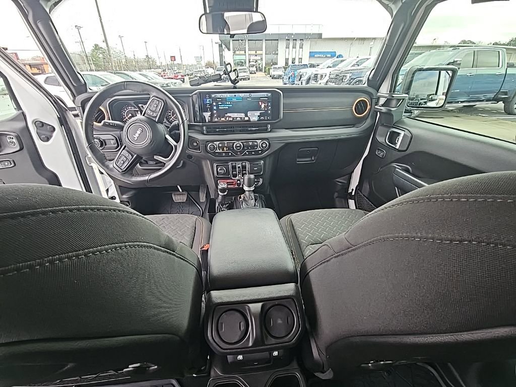 Used 2024 Jeep Gladiator Mojave w/ Safety Group AWD/4WD image 17