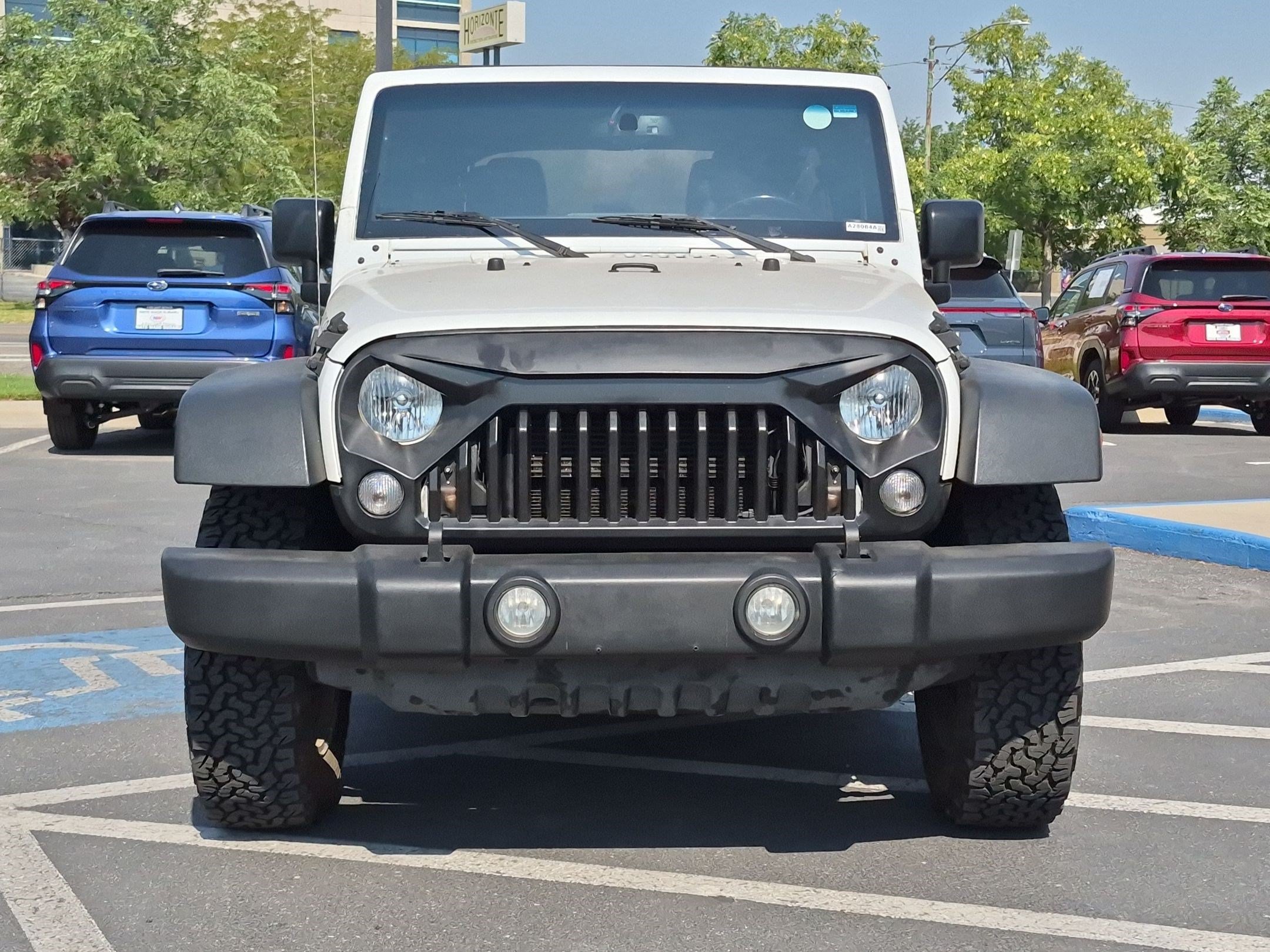 Used 2016 Jeep Wrangler Unlimited Rubicon w/ Connectivity Group AWD/4WD image 9