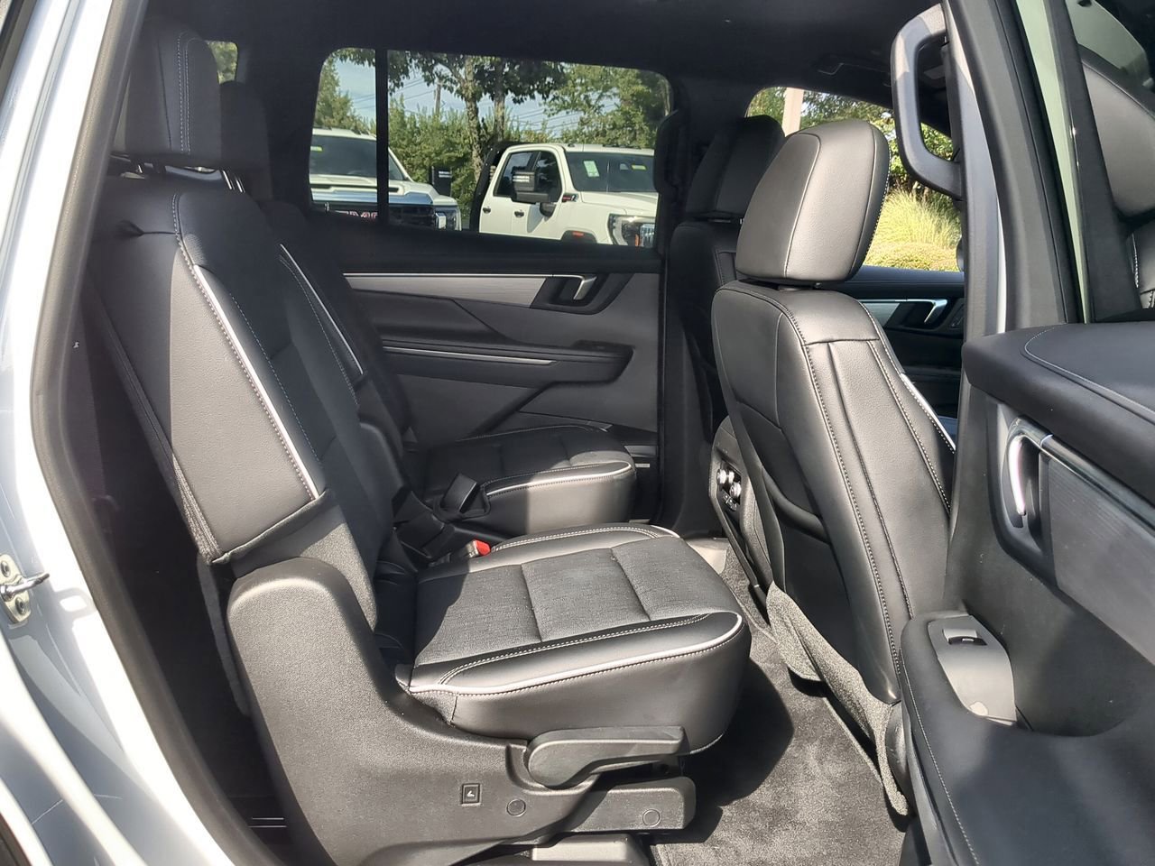 Used 2025 Buick Enclave Preferred w/ Power Package image 27