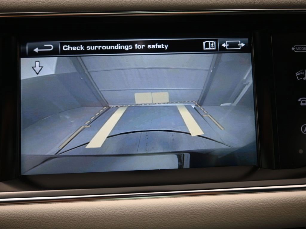 Used 2016 Land Rover Range Rover Sport HSE image 32