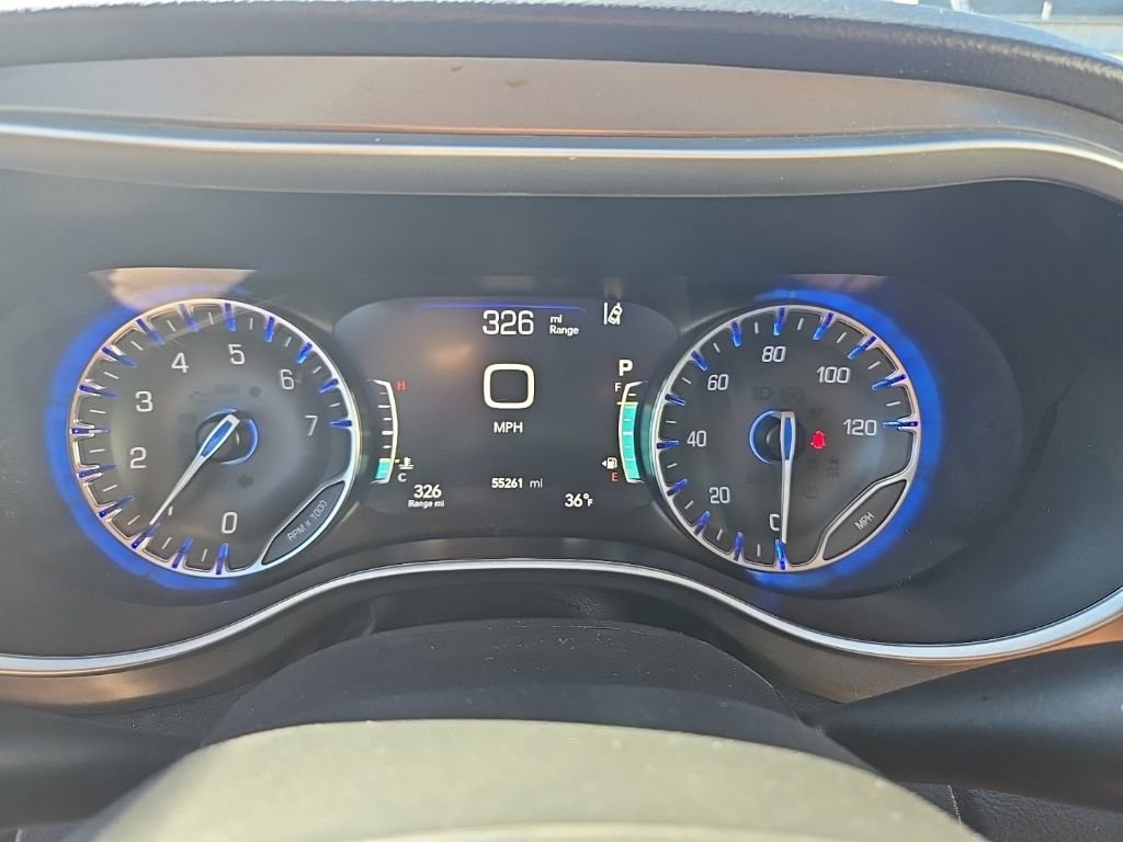 Used 2024 Chrysler Pacifica Touring-L image 16