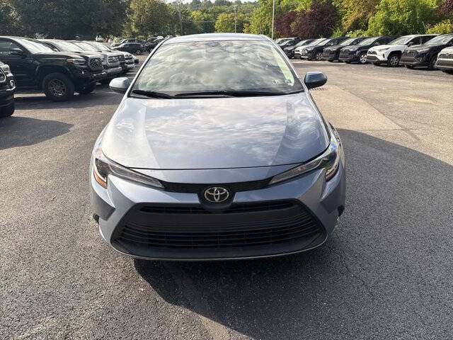 Used 2023 Toyota Corolla LE image 2