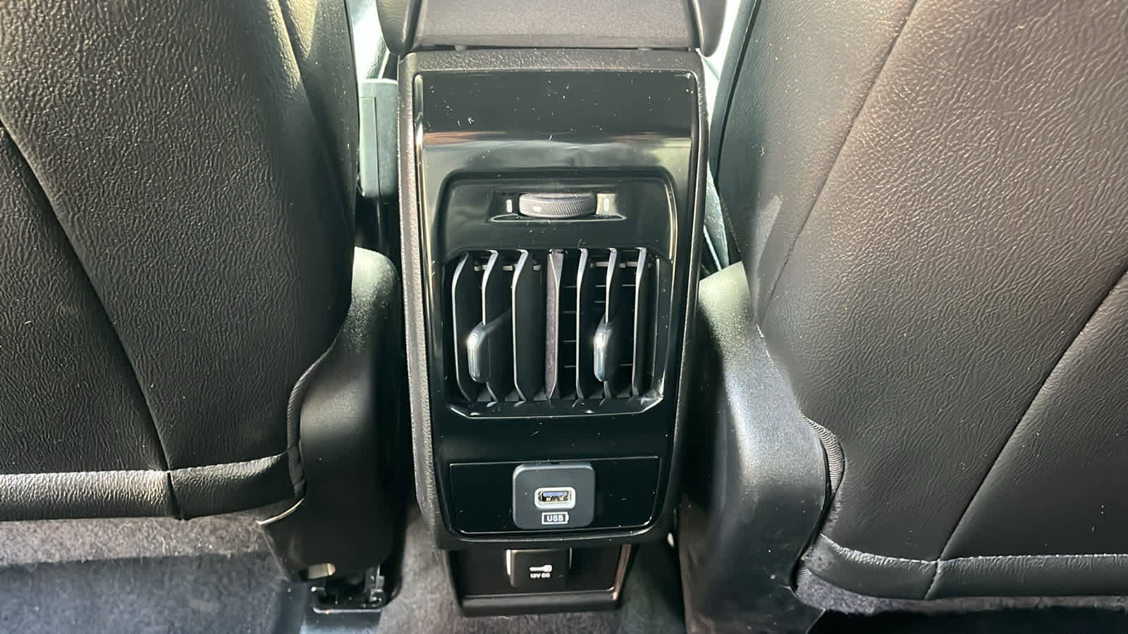 Used 2024 Jeep Compass Latitude image 30