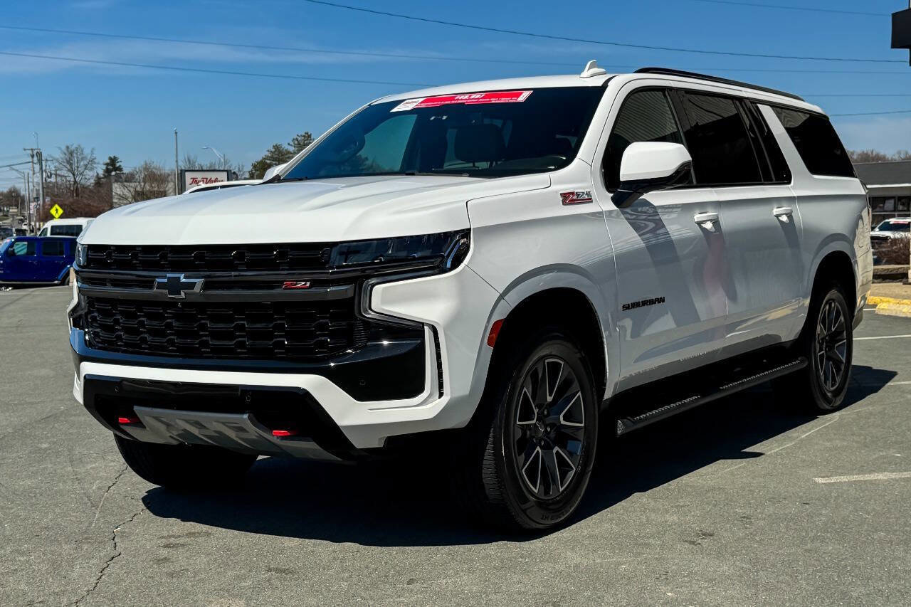 Used 2022 Chevrolet Suburban Z71 w/ Luxury Package AWD/4WD image 8