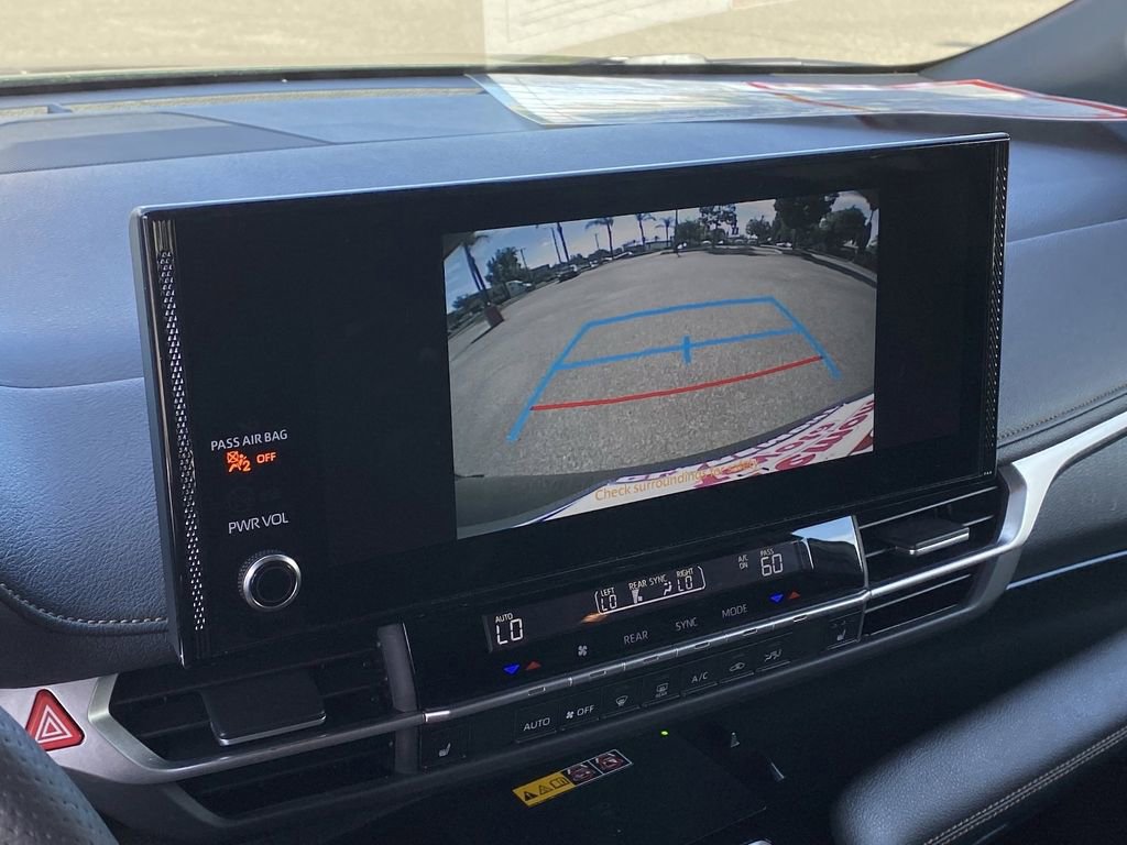 Certified 2025 Toyota Sienna XLE Woodland Edition image 29