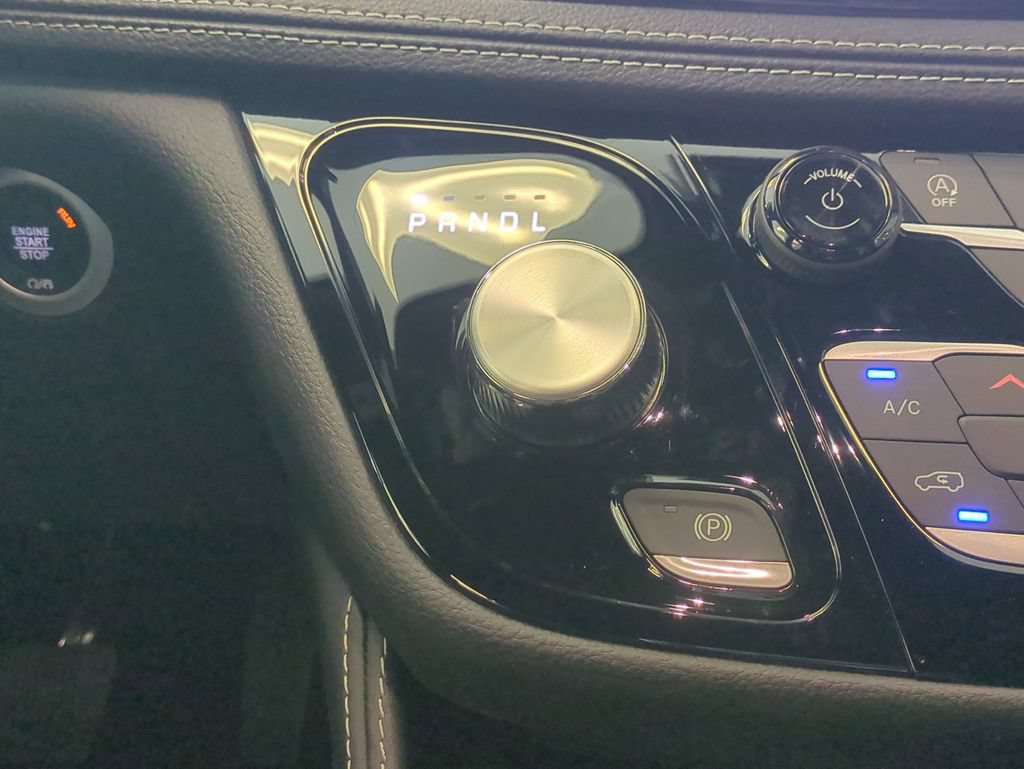 New 2027 Chrysler Pacifica Limited FWD image 18