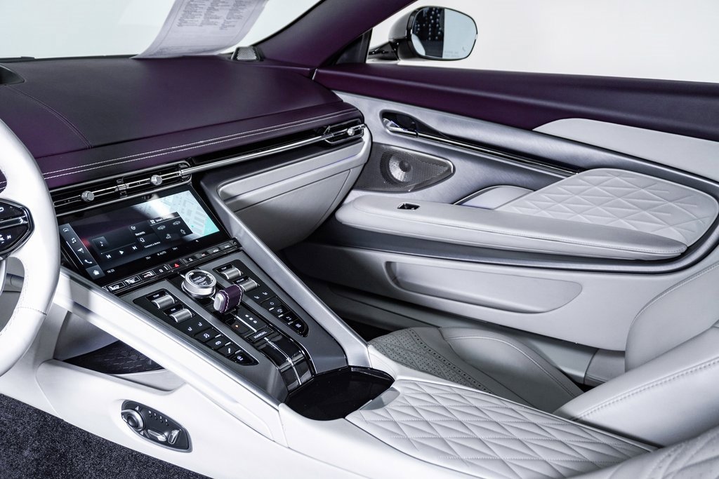 Used 2024 Aston Martin DB12 Coupe image 27