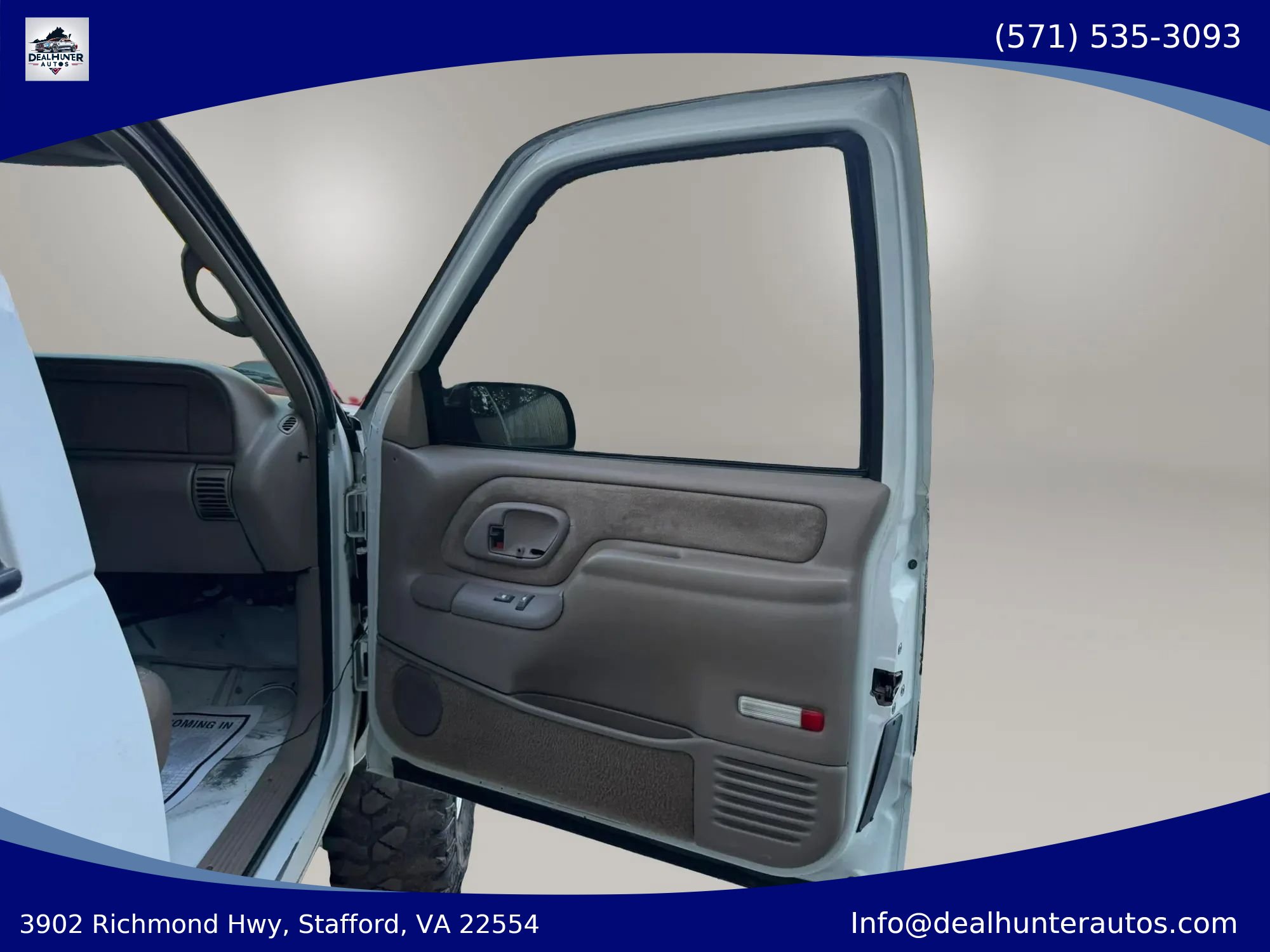 Used 1998 GMC Yukon 4WD 4-Door w/ Marketing Opt Pkg 5 image 12