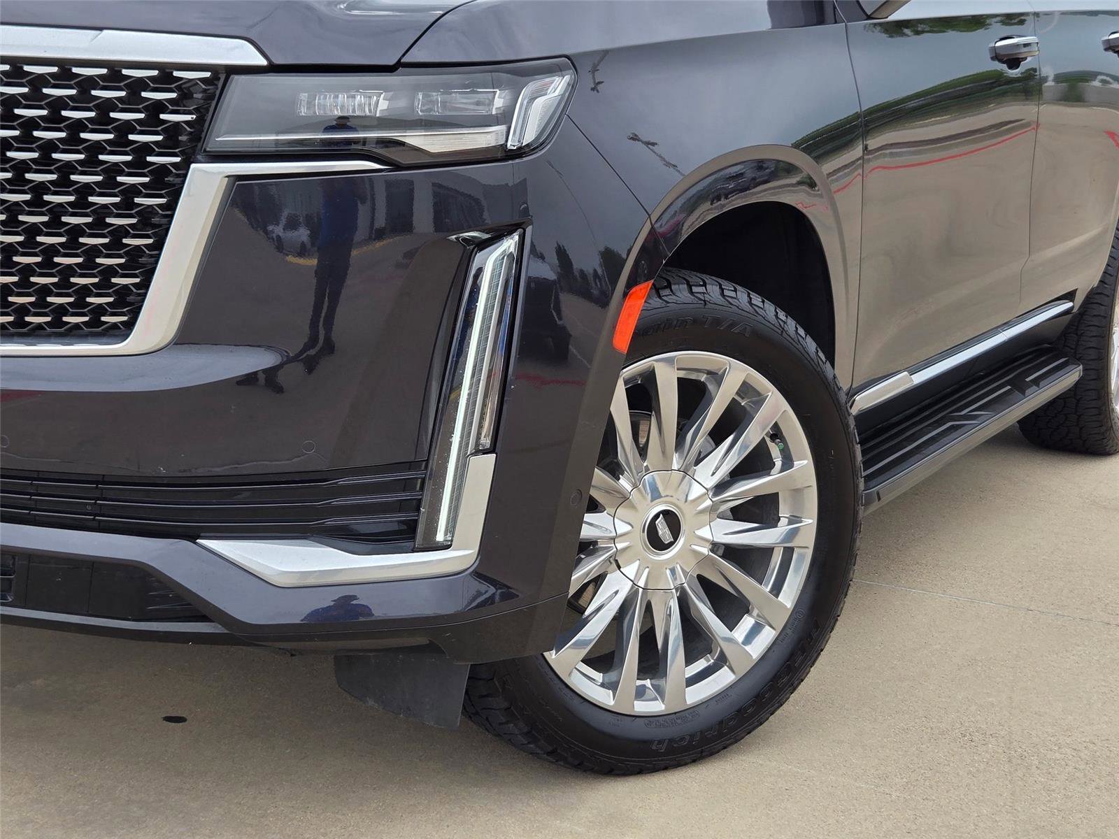 Used 2022 Cadillac Escalade Premium Luxury AWD/4WD image 7