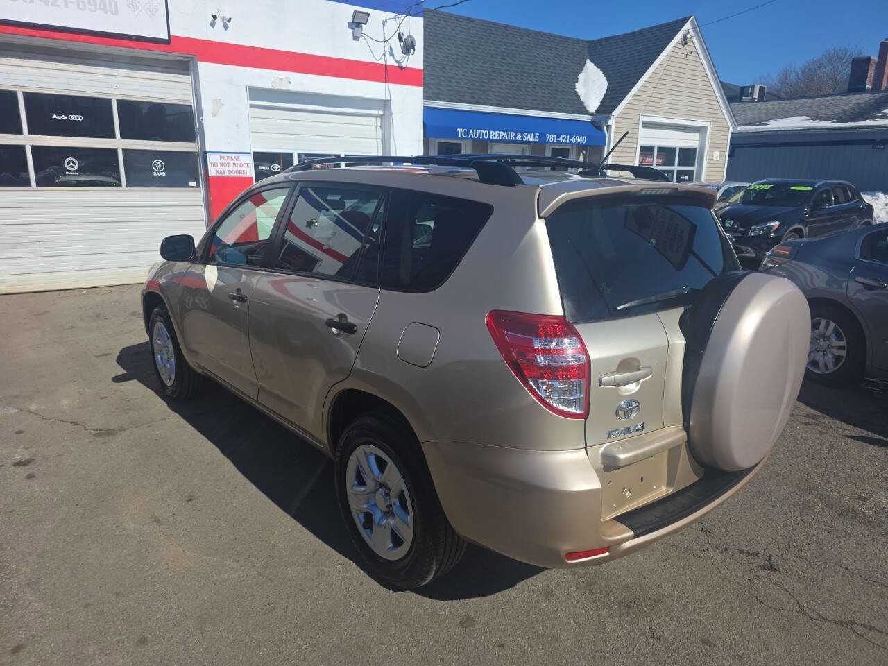 Used 2012 Toyota RAV4 Base 4x4 4dr SUV w/ Value Pkg image 5