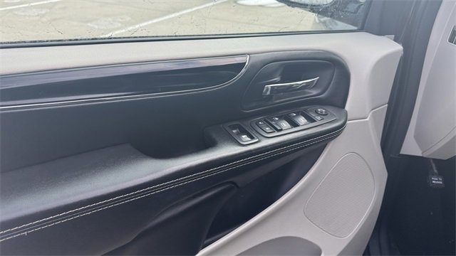 Used 2019 Dodge Grand Caravan SXT image 19