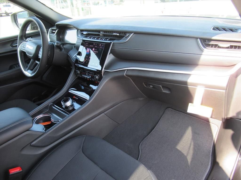 New 2025 Jeep Grand Cherokee L Laredo w/ Luxury Tech Group I image 11