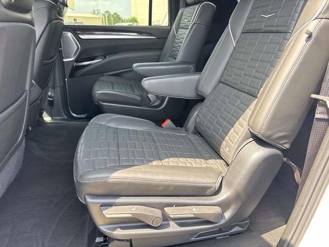 Used 2025 Cadillac Escalade ESV Sport Platinum AWD/4WD image 16