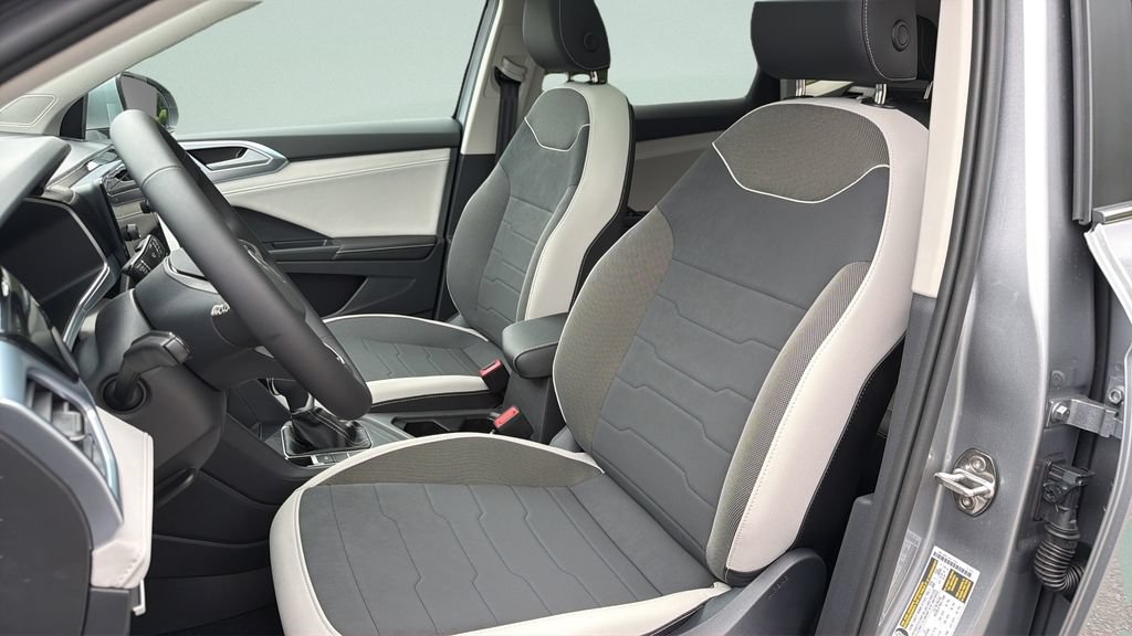 New 2026 Volkswagen Taos SE FWD image 28
