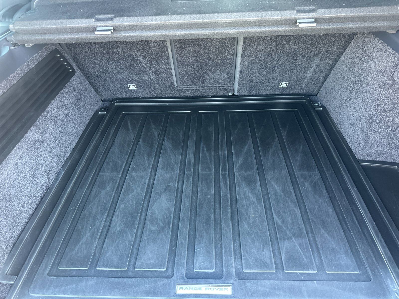 Used 2020 Land Rover Range Rover HSE image 16