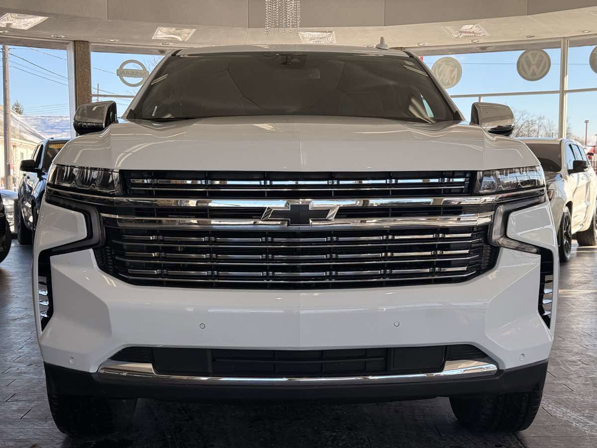 Used 2023 Chevrolet Suburban Premier image 4