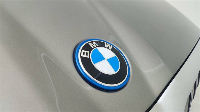Used 2025 BMW i5 xDrive40 image 16