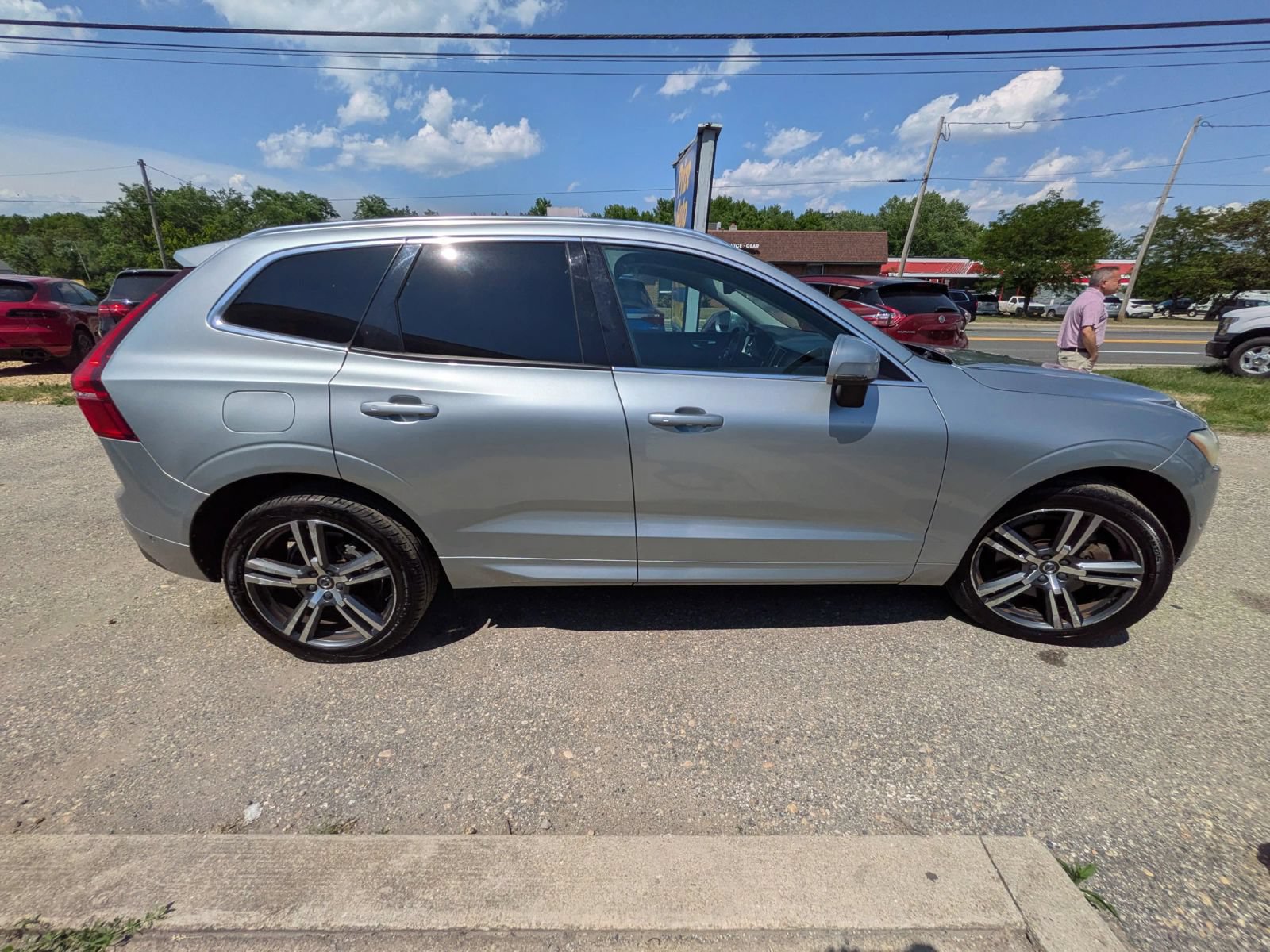 Used 2018 Volvo XC60 T6 Momentum w/ Convenience Package AWD/4WD image 7