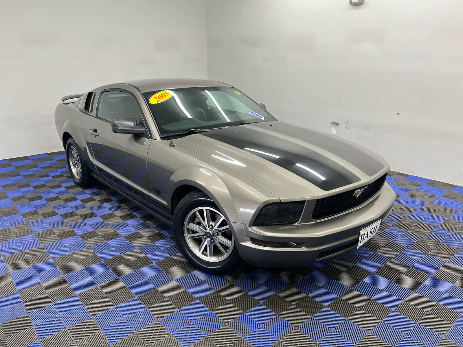 Used 2005 Ford Mustang Deluxe image 27