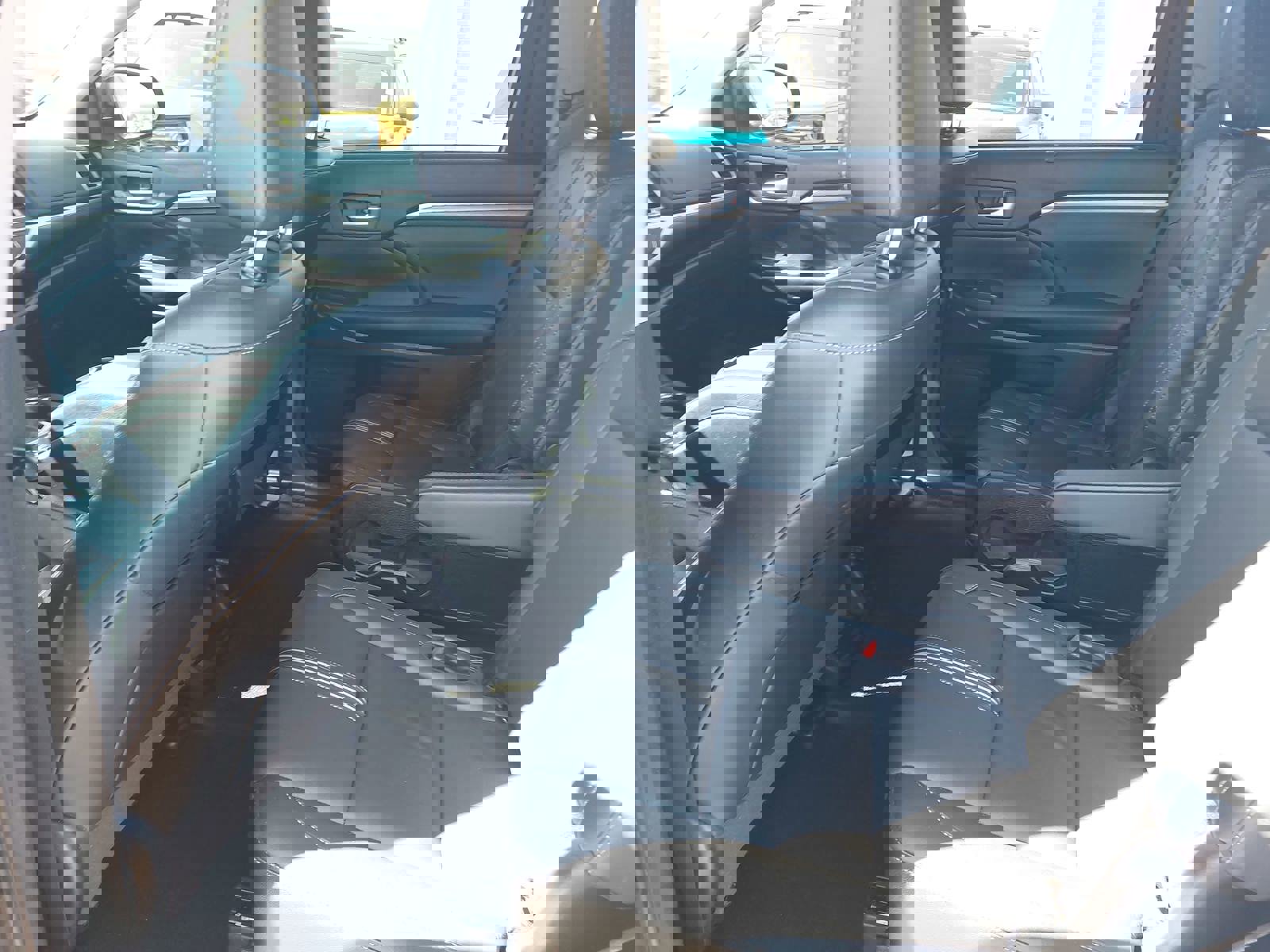 Used 2018 Toyota Highlander SE image 15