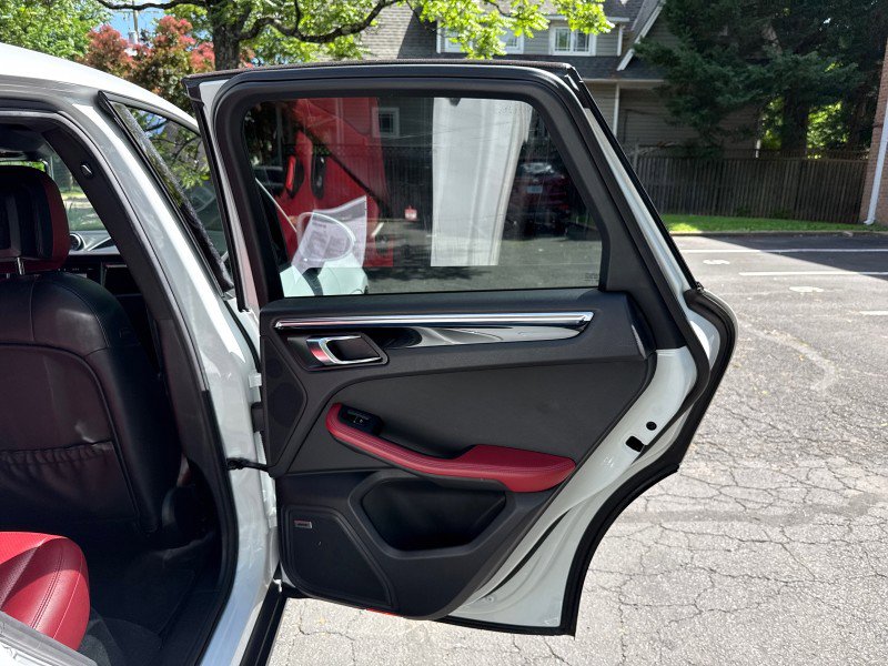 Used 2020 Porsche Macan AWD/4WD image 14