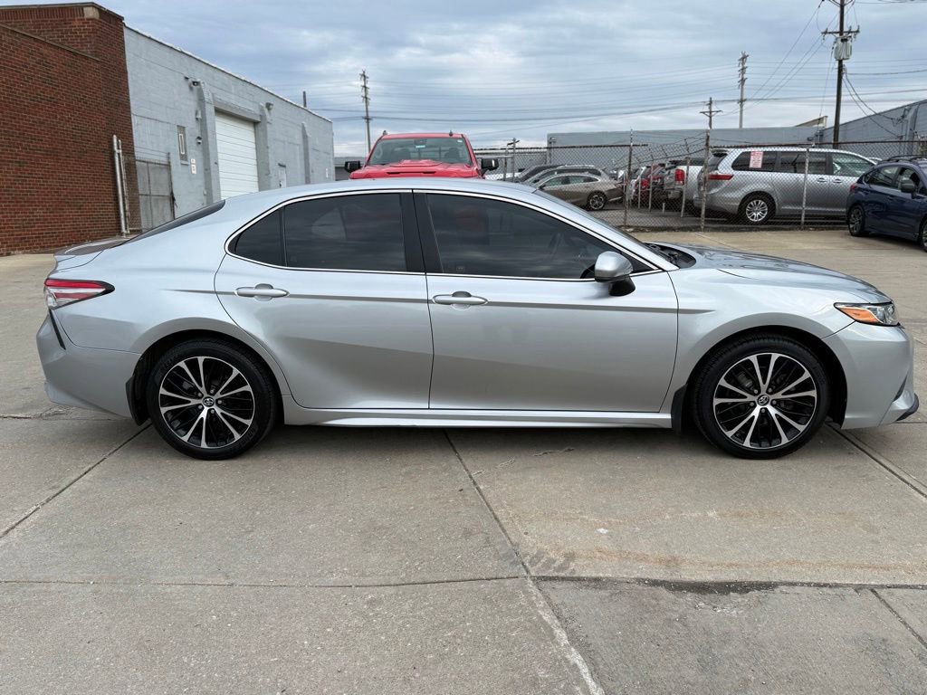 Used 2018 Toyota Camry SE FWD image 5