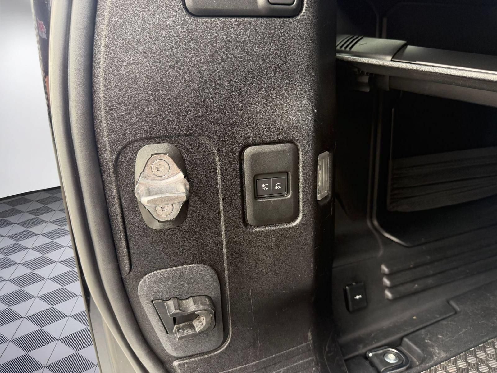 Used 2021 Land Rover Defender 110 S AWD/4WD image 27