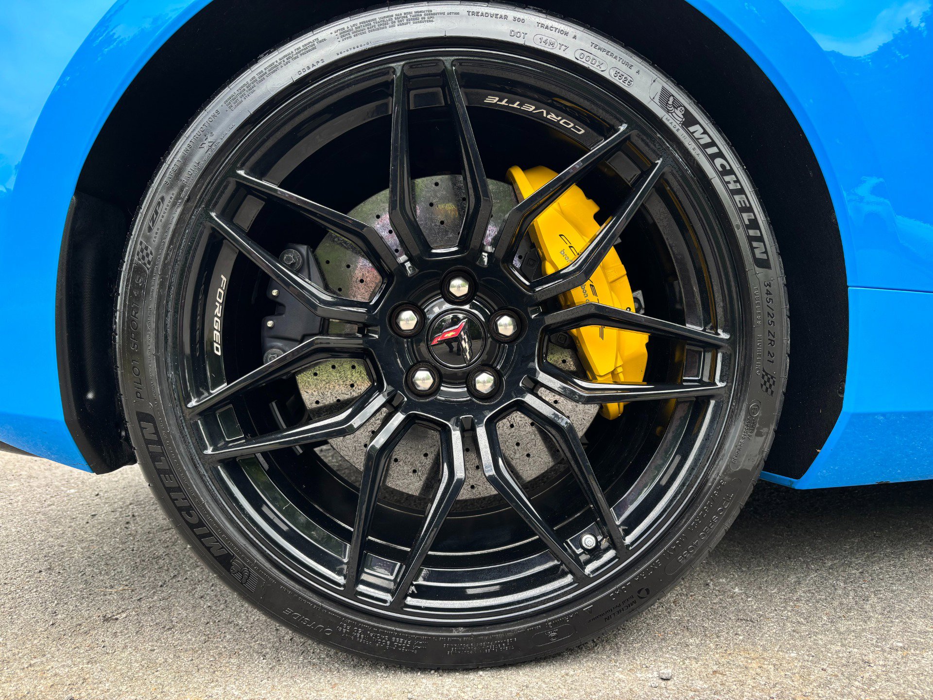 Used 2025 Chevrolet Corvette Z06 RWD image 30