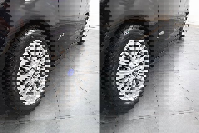 Used 2017 Ford C-MAX SE image 27