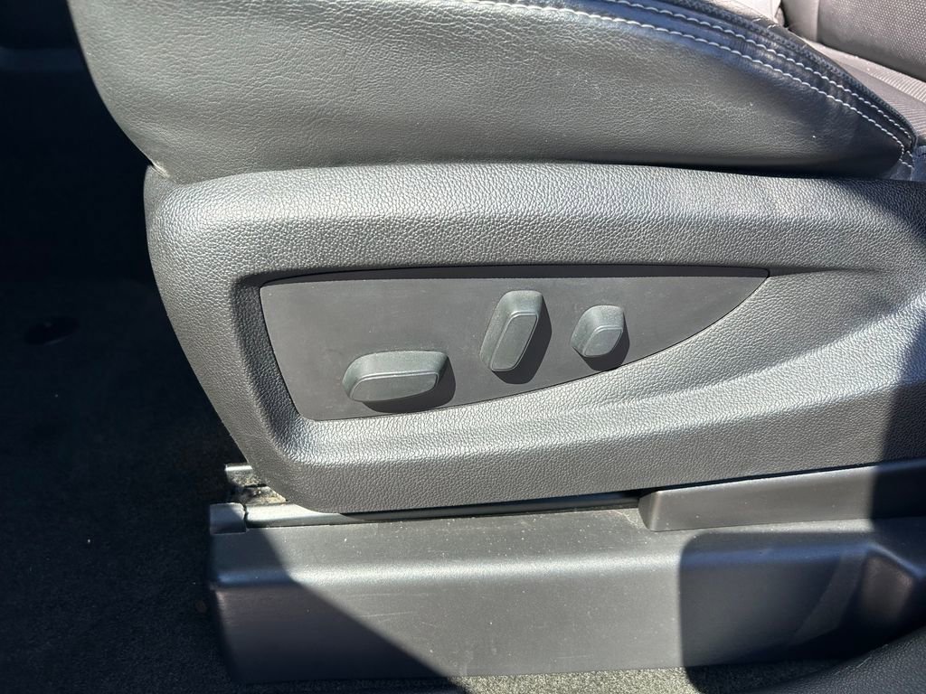 Used 2017 GMC Yukon Denali w/ Open Road Package image 21