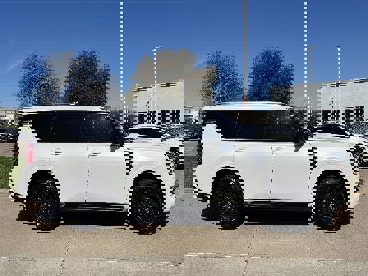 Certified 2025 Nissan Armada SV image 3