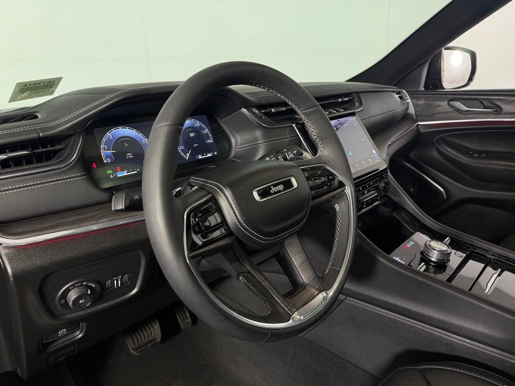 Certified 2024 Jeep Grand Cherokee Overland AWD/4WD image 13