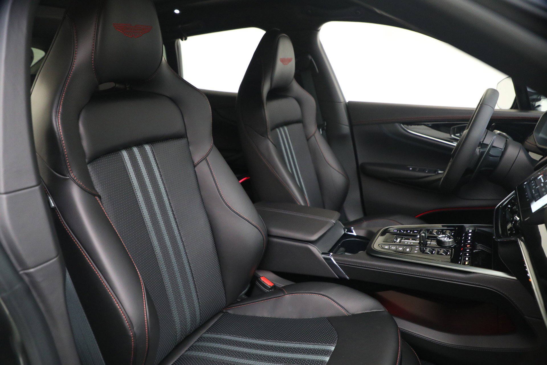 New 2026 Aston Martin DBX 707 image 23
