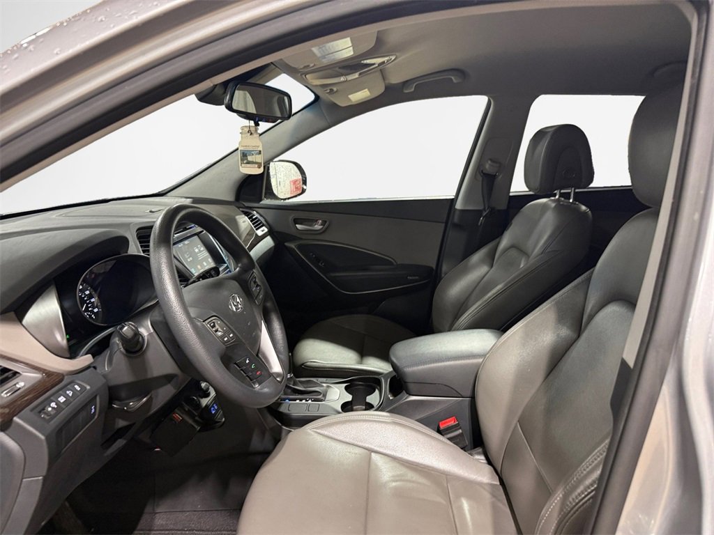 Used 2017 Hyundai Santa Fe SE image 12