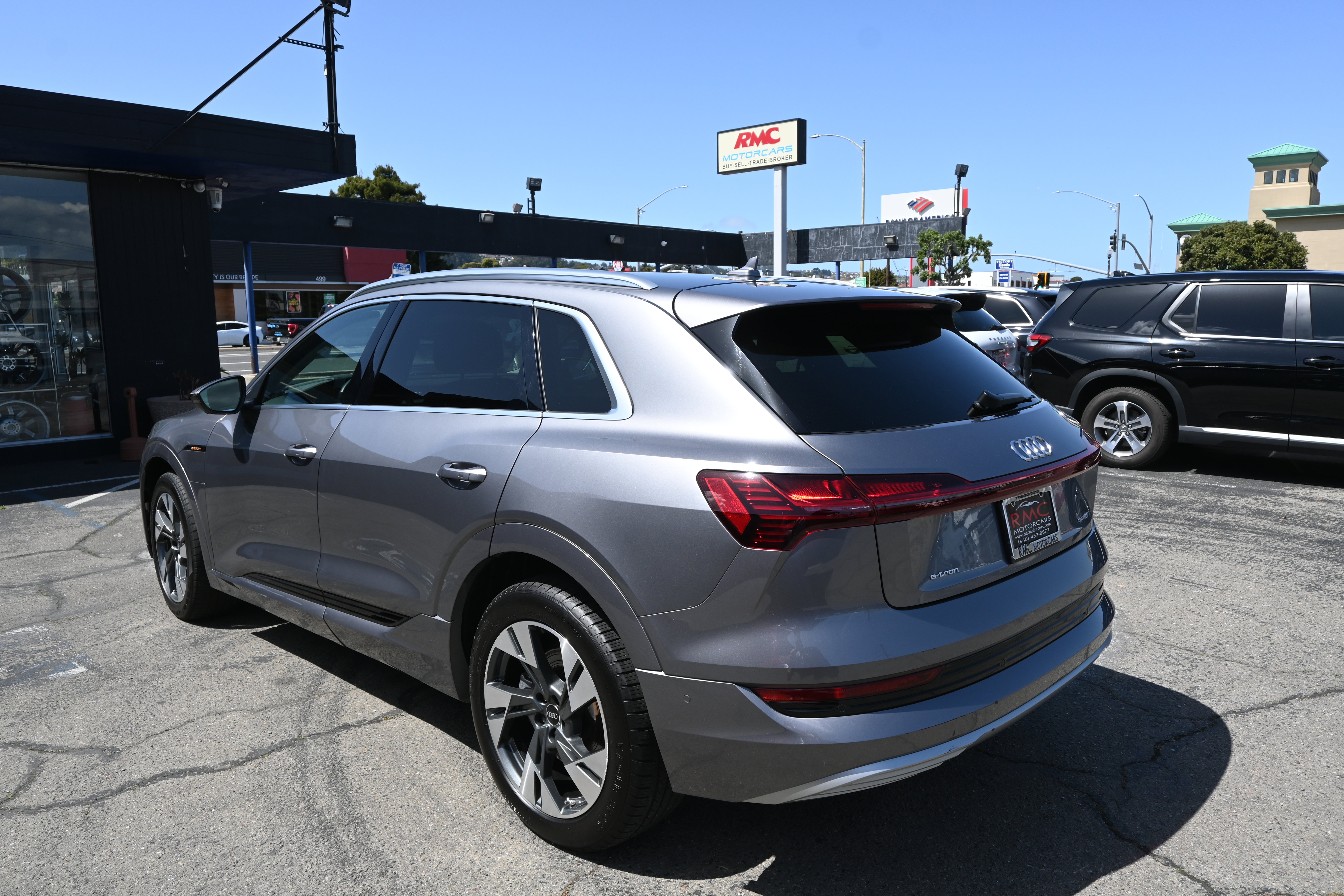 Used 2022 Audi e-tron Premium Plus w/ Premium Plus Package image 3