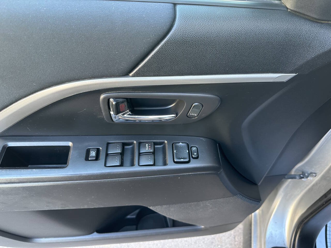 Used 2013 MAZDA MAZDA5 Touring FWD image 12
