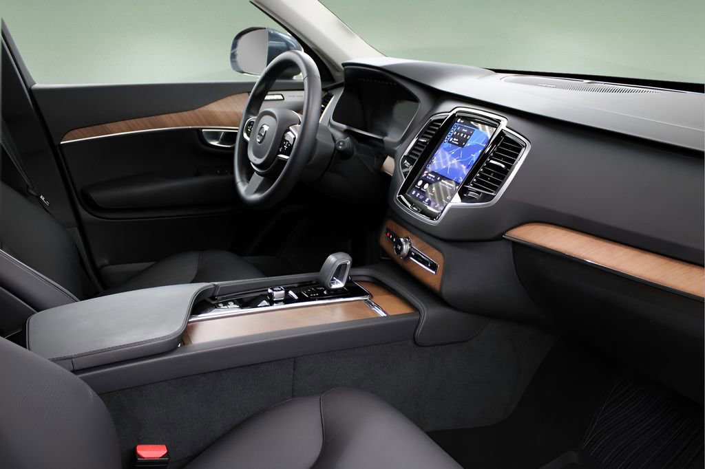Certified 2024 Volvo XC90 T8 Plus w/ Protection Package image 19