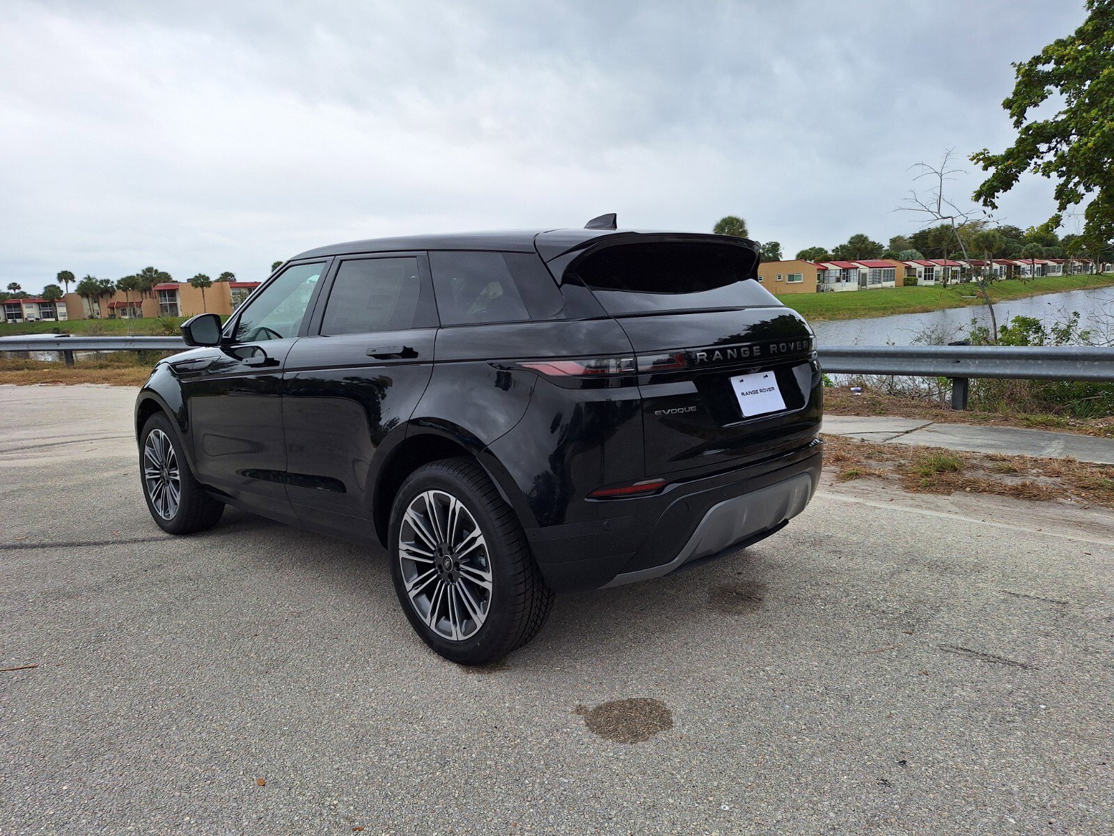 New 2026 Land Rover Range Rover Evoque S image 2