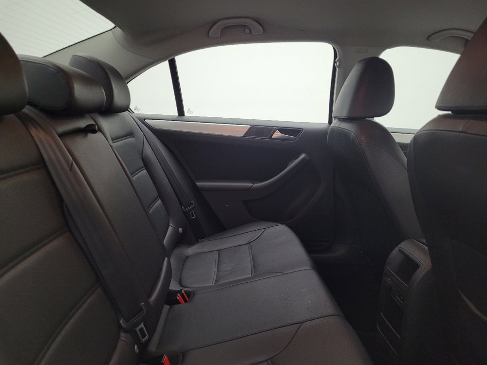 Used 2013 Volkswagen Jetta SE FWD image 19