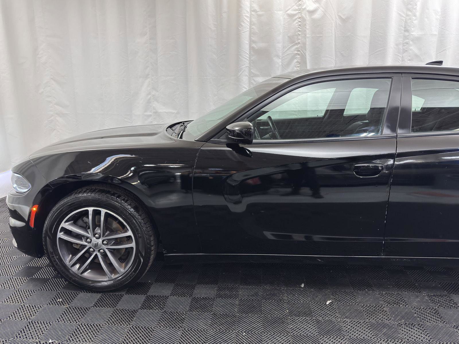 Used 2019 Dodge Charger SXT image 6