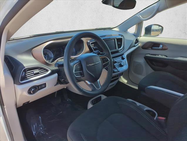 Used 2023 Chrysler Voyager LX FWD image 12