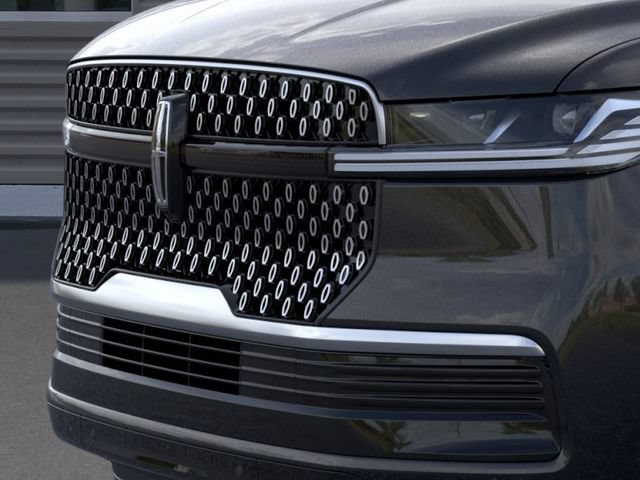 New 2025 Lincoln Navigator Reserve AWD/4WD image 17