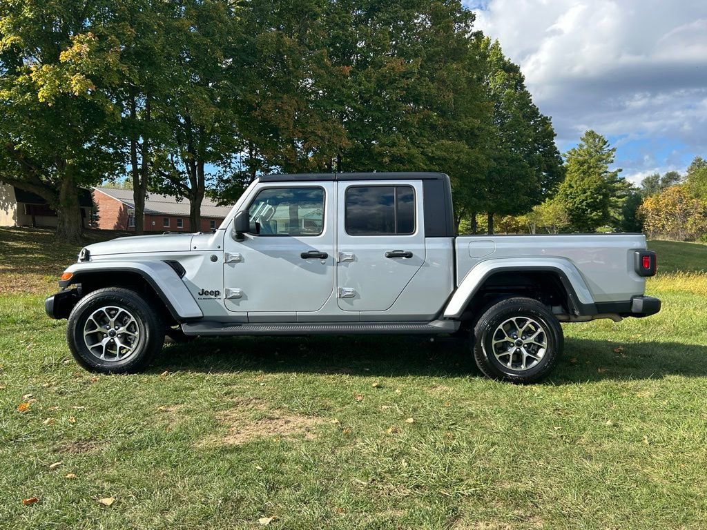 Used 2024 Jeep Gladiator Sport image 6