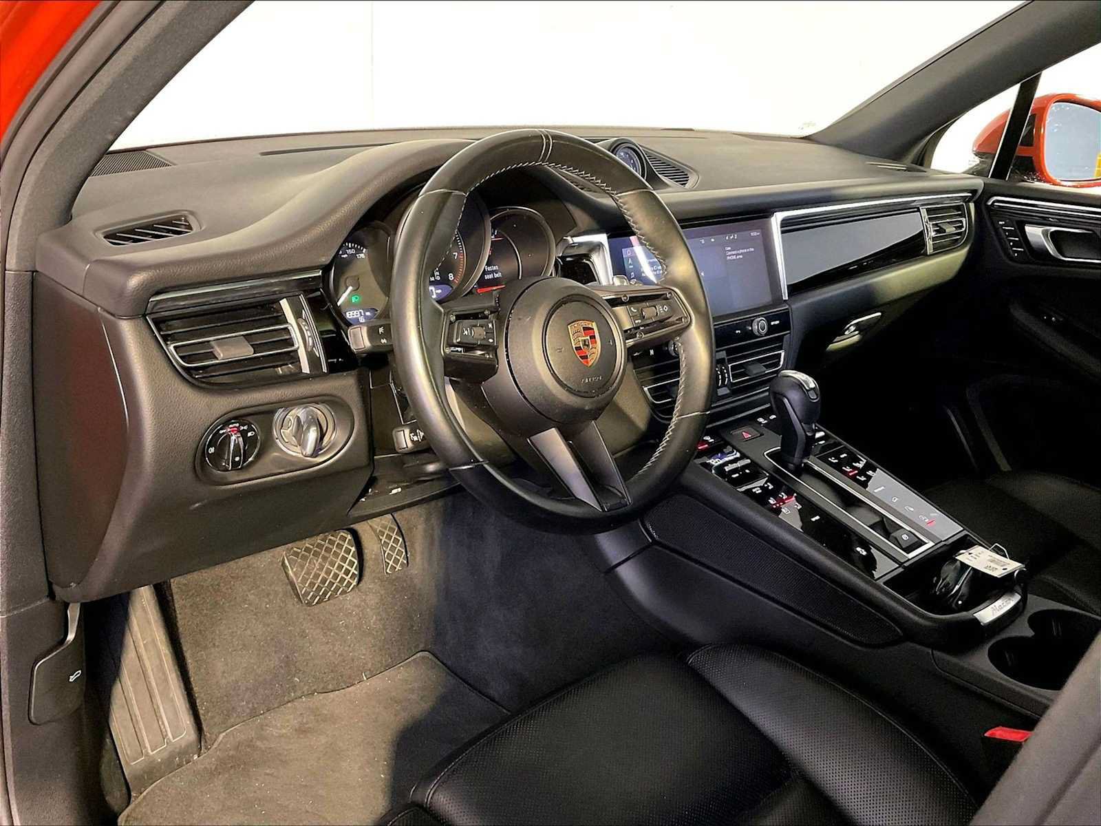 Certified 2024 Porsche Macan AWD/4WD image 4