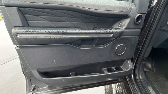 Used 2024 Ford Expedition Platinum image 19