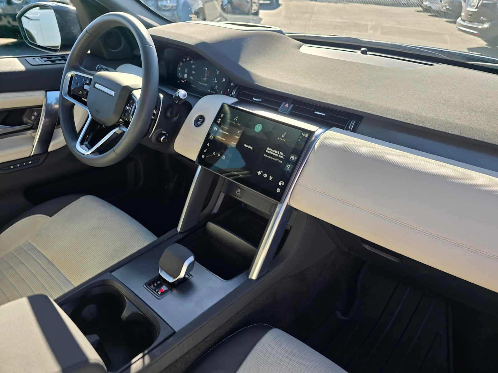 Used 2025 Land Rover Discovery Sport Dynamic SE image 12