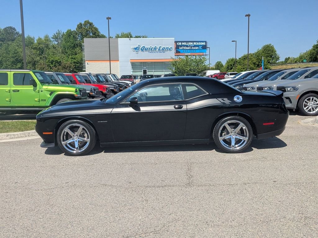 Used 2022 Dodge Challenger R/T RWD image 2