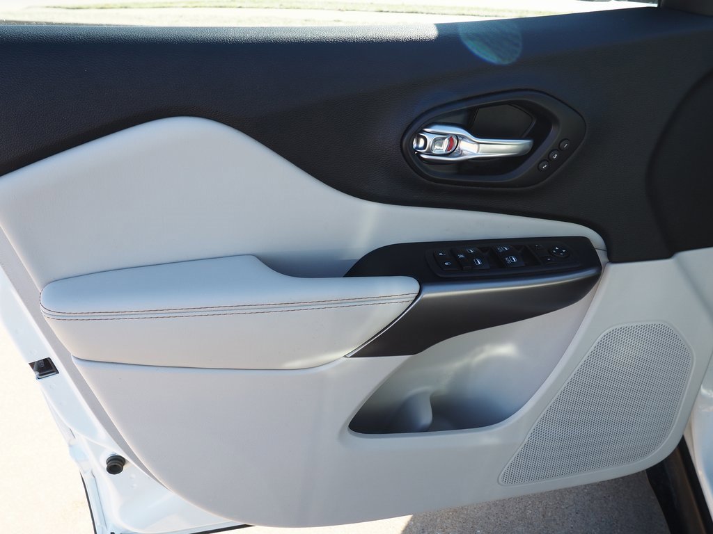 Used 2022 Jeep Cherokee Limited image 38