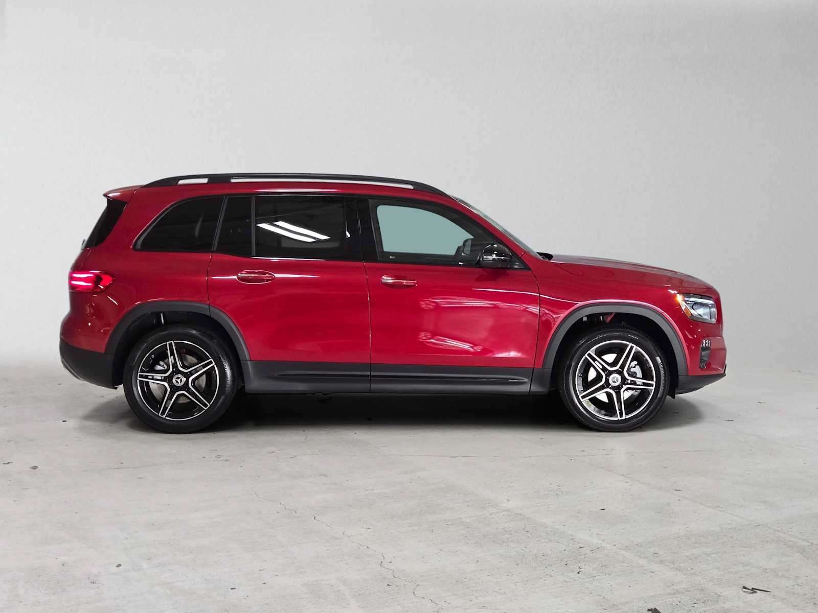 New 2026 Mercedes-Benz GLB 250 4MATIC image 2